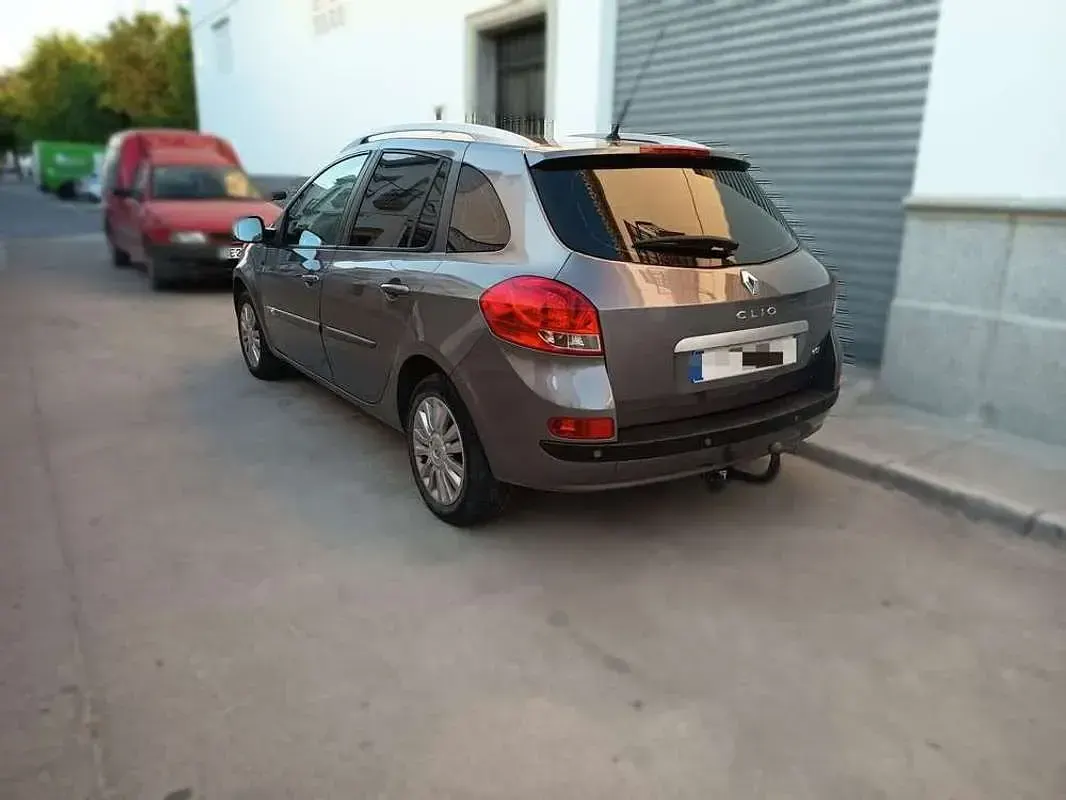 Usado Renault Clio Dynamique 90 CV (66 kW) 2012 Blanco Utilitario