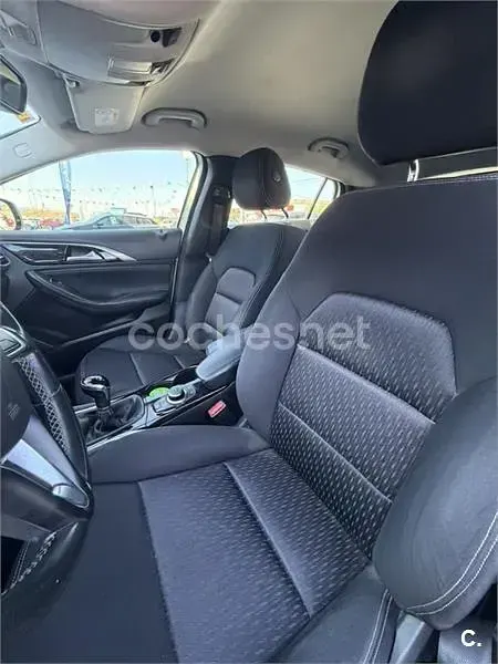Usado Infiniti Q30 Premium 109 CV (80 kW) 2016 Blanco Berlina