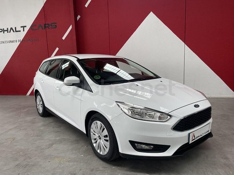Usado Ford Focus Trend 95 CV (69 kW) 2017 Blanco Familiar