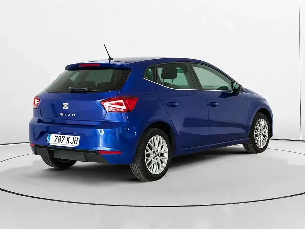 Usado Seat Ibiza Style 95 CV (69 kW) 2018 Azul Utilitario