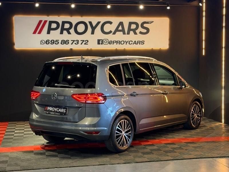 Usado VW Touran Sportline 150 CV (110 kW) 2016 Gris / plata Monovolumen