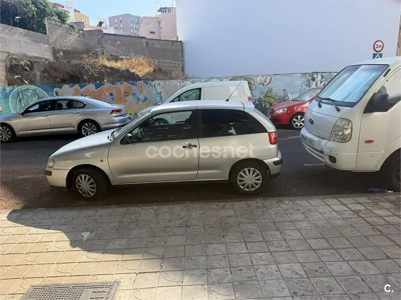 Usado Seat Ibiza 60 CV (44 kW) 2000 Gris / plata Utilitario