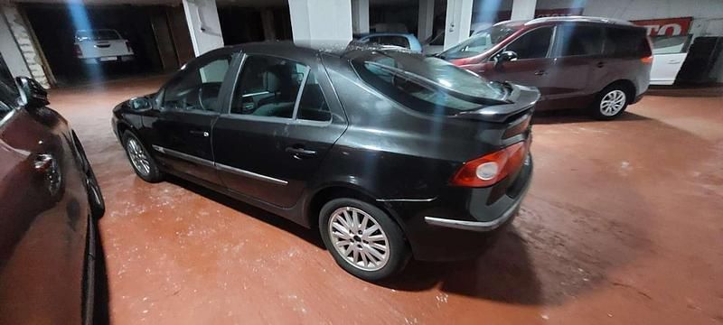 Usado Renault Laguna III Expression 111 CV (81 kW) 2007 Negro Berlina