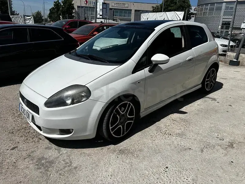 Usado Fiat Grande Punto Active 90 CV (66 kW) 2009 Blanco Utilitario