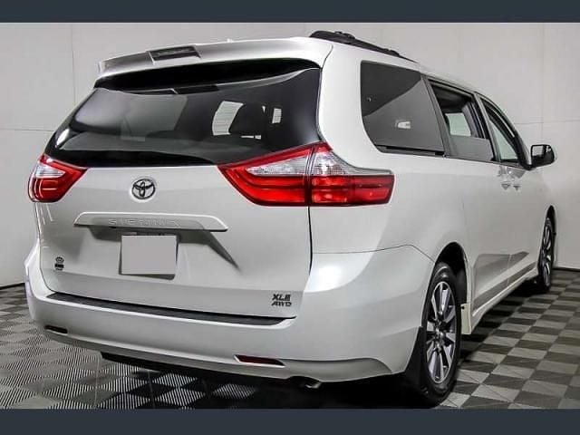 Usado Toyota Sienna XLE 262 CV (192 kW) 2019 Blanco Monovolumen