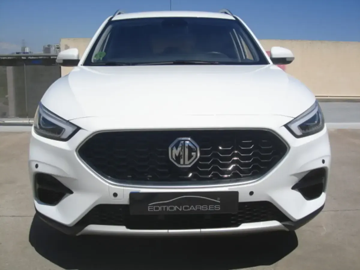 Usado MG ZS Luxury 111 CV (81 kW) 2023 Blanco SUV