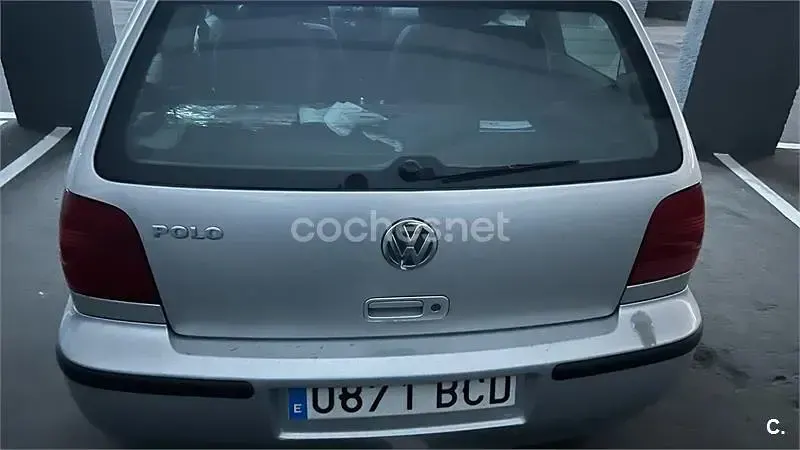 Usado VW Polo 60 CV (44 kW) 2000 Gris / plata Berlina