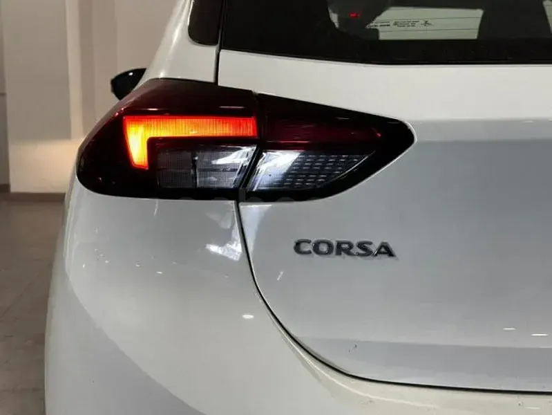 Usado Opel Corsa Elegance 100 CV (73 kW) 2022 Blanco Utilitario