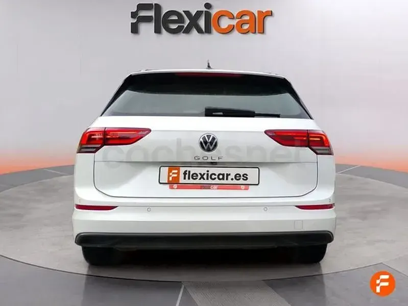 Usado VW Golf VIII Life 115 CV (84 kW) 2021 Blanco Familiar