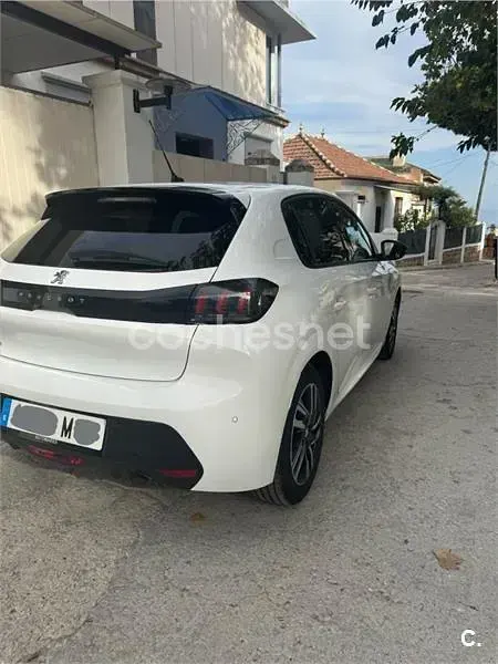 Usado Peugeot 208 Allure 100 CV (73 kW) 2023 Blanco Utilitario