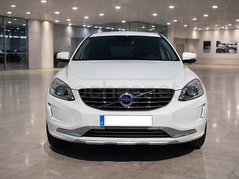 Usado Volvo XC60 R-Design Momentum 136 CV (100 kW) 2015 Blanco SUV
