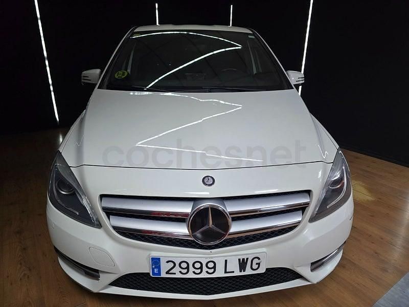 Usado Mercedes B180 122 CV (89 kW) 2012 Blanco Monovolumen