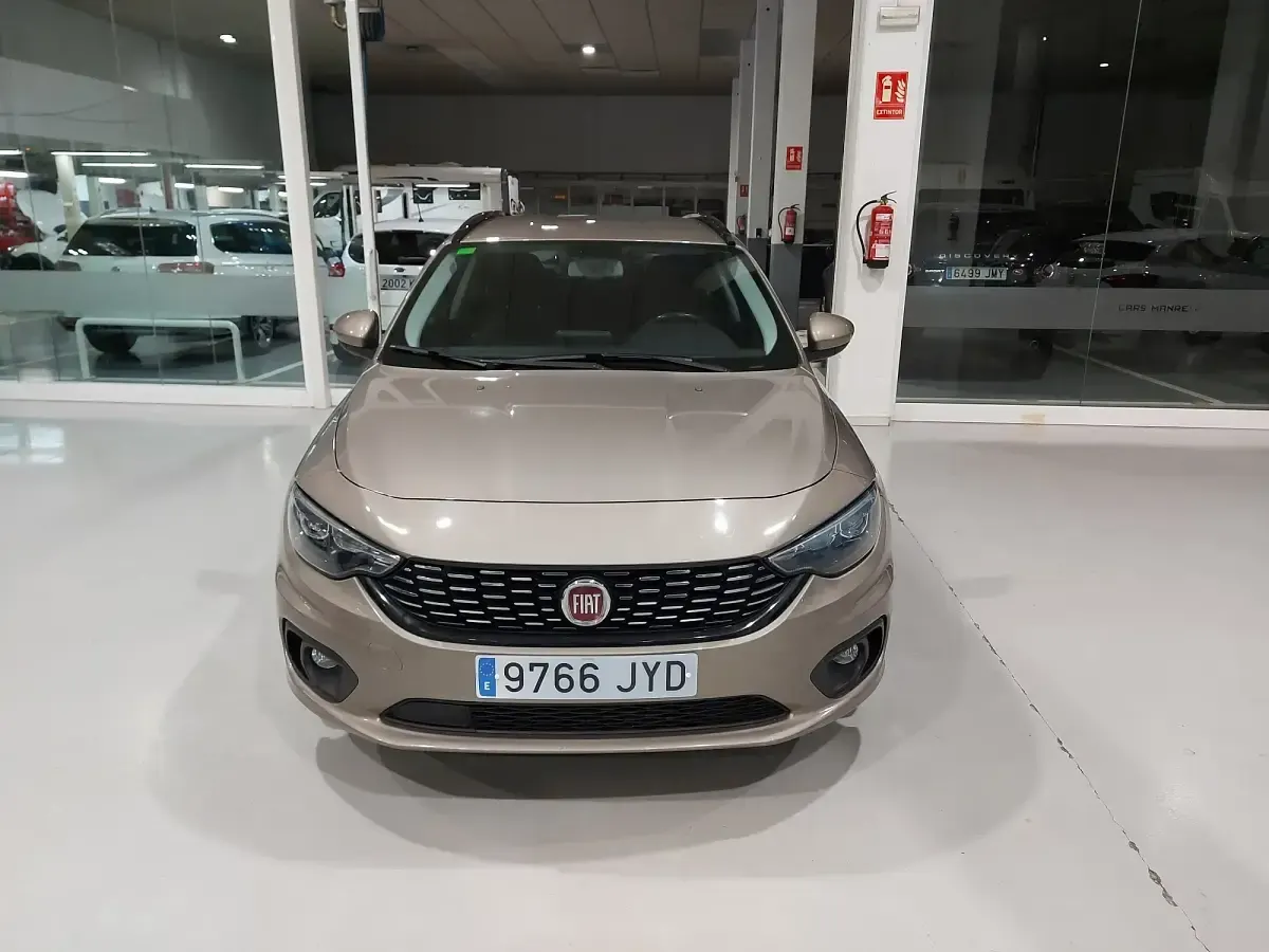 Usado Fiat Tipo Lounge 120 CV (88 kW) 2017 Marrón Familiar