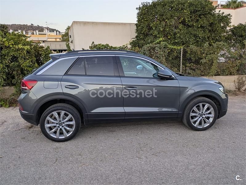 Usado VW T-Roc 150 CV (110 kW) 2025 Gris / plata SUV