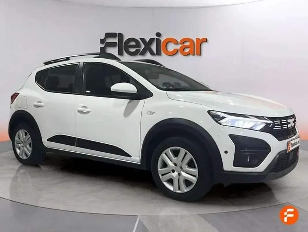Usado Dacia Sandero Expression 91 CV (66 kW) 2024 Blanco Utilitario