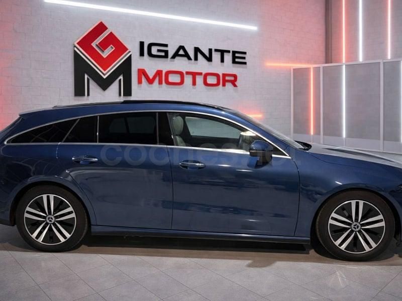 Usado Mercedes CLA200 Shooting Brake 150 CV (110 kW) 2020 Azul metalizado Familiar