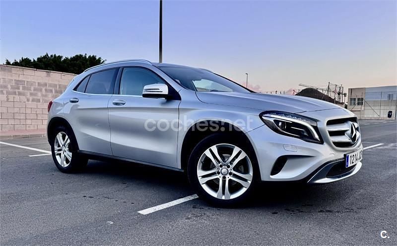 Usado Mercedes GLA200 Urban 136 CV (100 kW) 2015 Gris / plata SUV