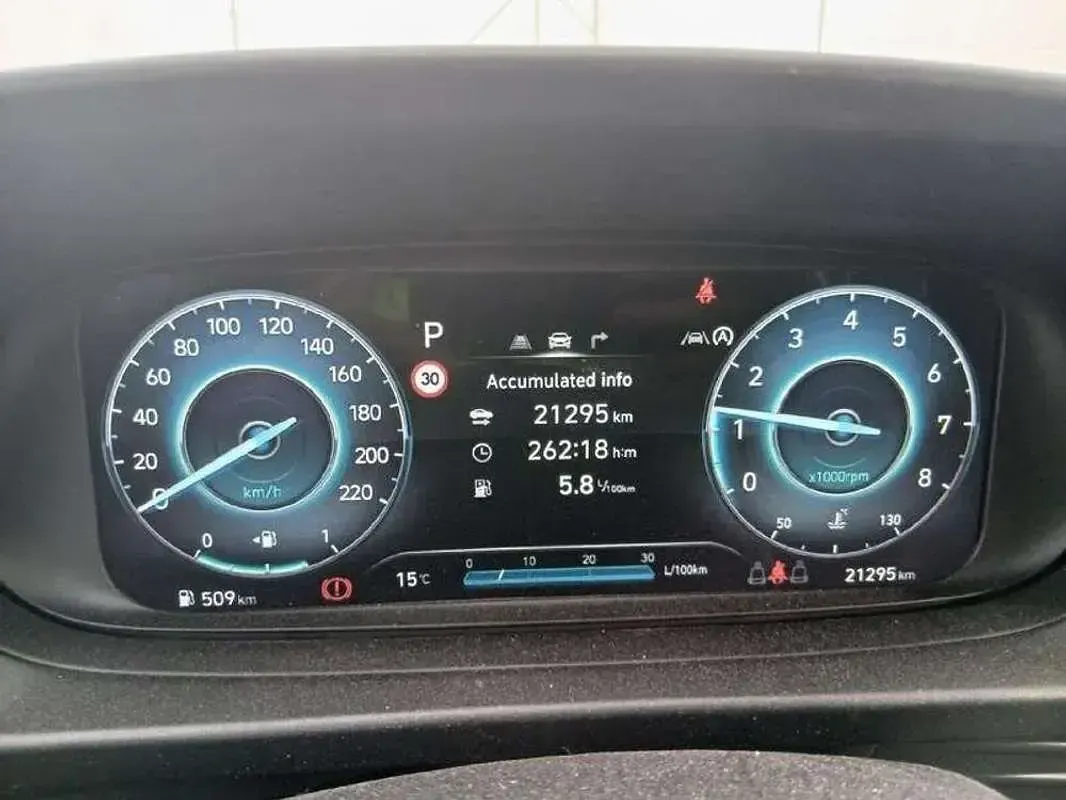 Usado Hyundai Bayon 101 CV (74 kW) 2025 Gris SUV