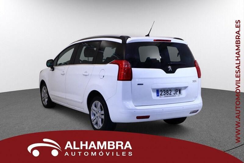 Usado Peugeot 5008 Style 131 CV (96 kW) 2016 Blanco Monovolumen