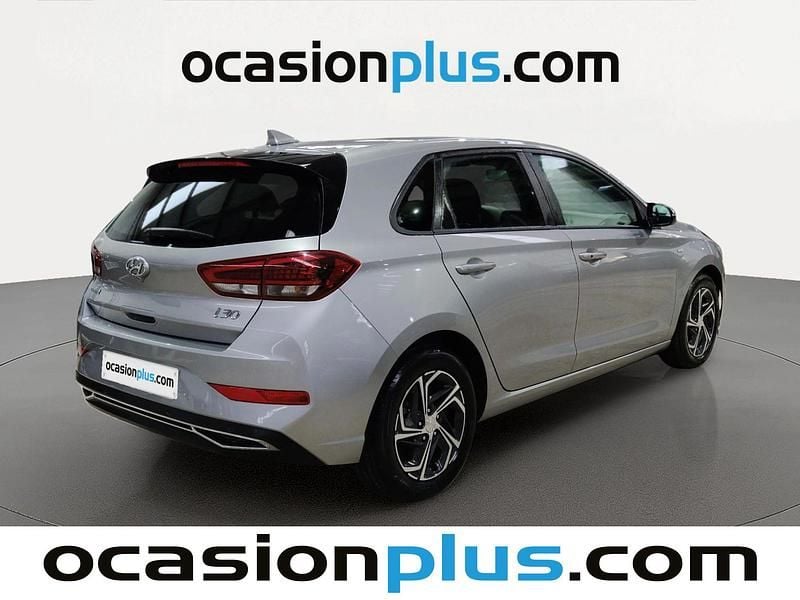 Usado Hyundai i30 120 CV (88 kW) 2022 Gris plata Utilitario