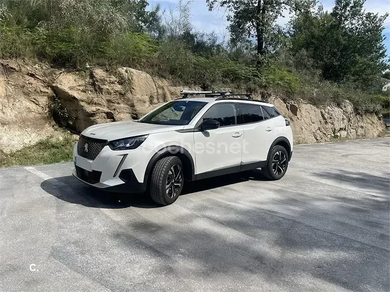 Usado Peugeot 2008 Allure 130 CV (95 kW) 2023 Blanco SUV