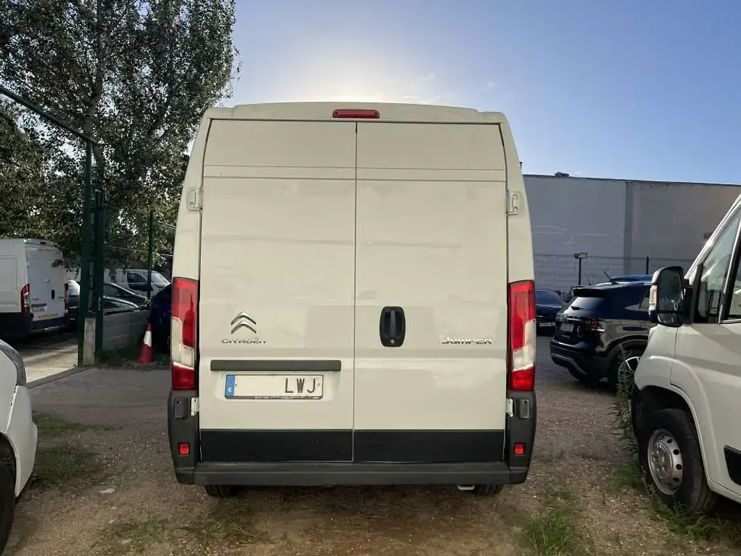 Usado Citroën Jumper 140 CV (102 kW) 2022 Blanco Monovolumen