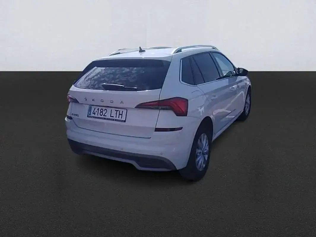 Usado Skoda Kamiq Ambition 110 CV (80 kW) 2021 Blanco SUV
