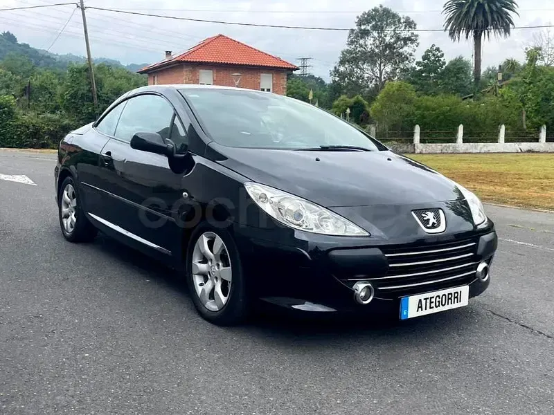 Usado Peugeot 307 CC 136 CV (100 kW) 2008 Negro Descapotable