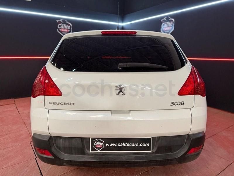 Usado Peugeot 3008 Active 112 CV (82 kW) 2012 Blanco Familiar