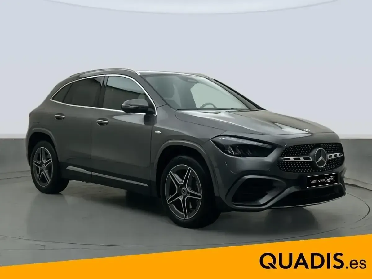 Usado Mercedes GLA250 AMG line 218 CV (160 kW) 2025 Gris montaña SUV