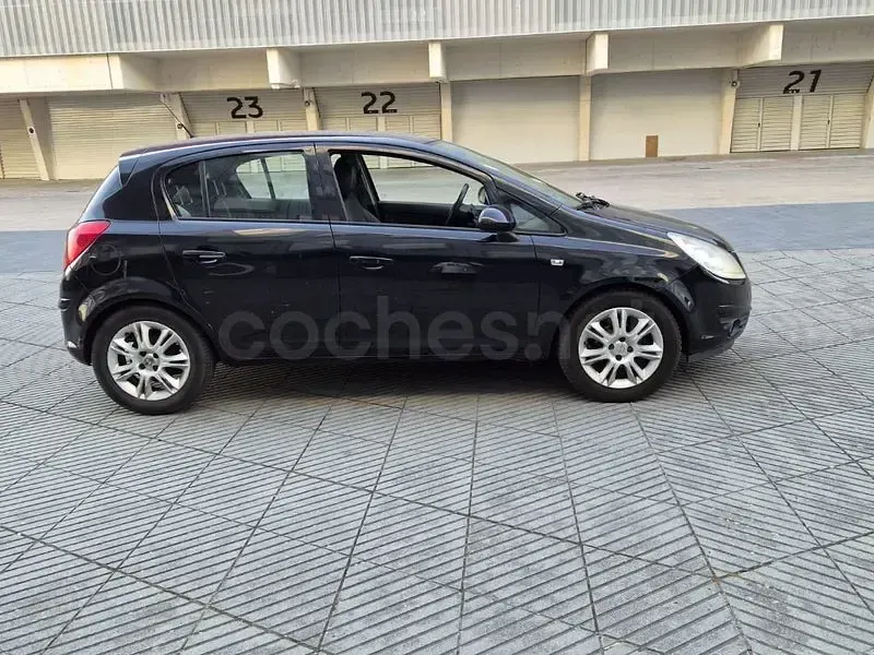 Usado Opel Corsa 75 CV (55 kW) 2009 Negro Utilitario