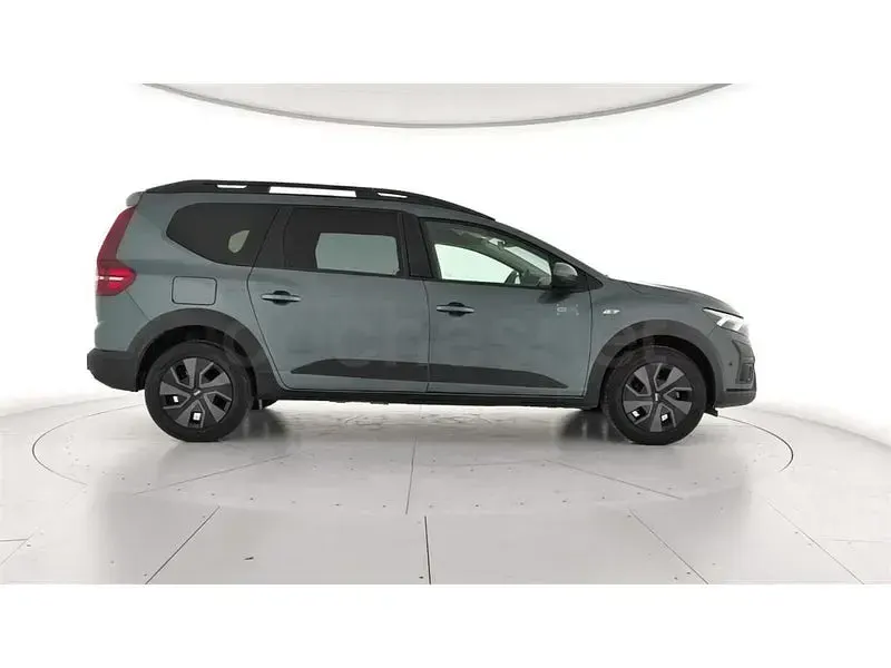Usado Dacia Jogger Expression 110 CV (80 kW) 2025 Verde Monovolumen