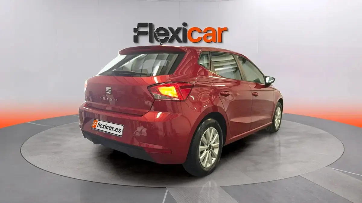 Usado Seat Ibiza Style 110 CV (80 kW) 2021 Rojo Utilitario