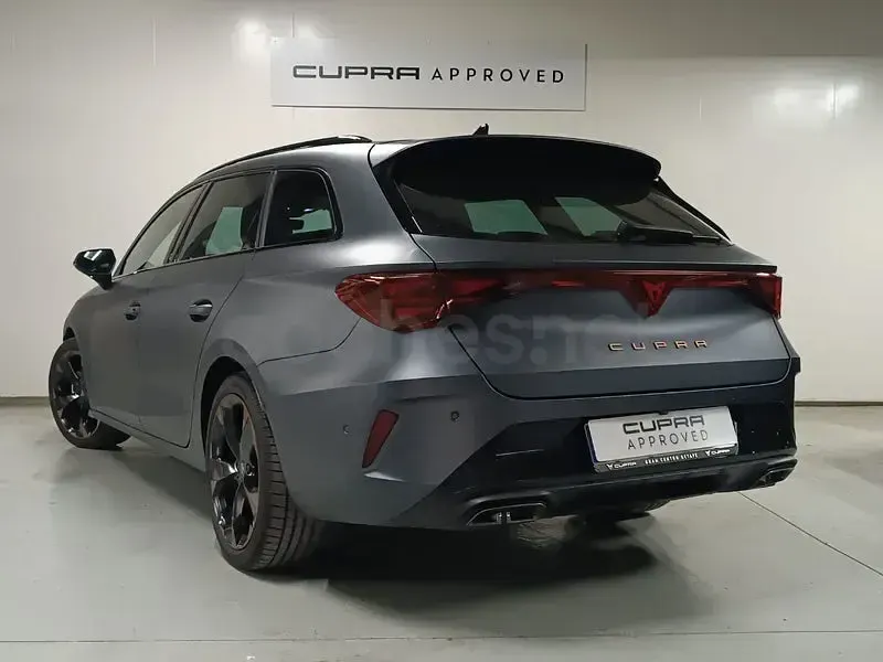 Usado Cupra Leon 150 CV (110 kW) 2025 Gris / plata Familiar