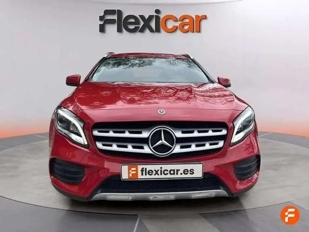 Käytetty Mercedes GLA180 136 HP (100 kW) 2020 Punainen Katumaasturi