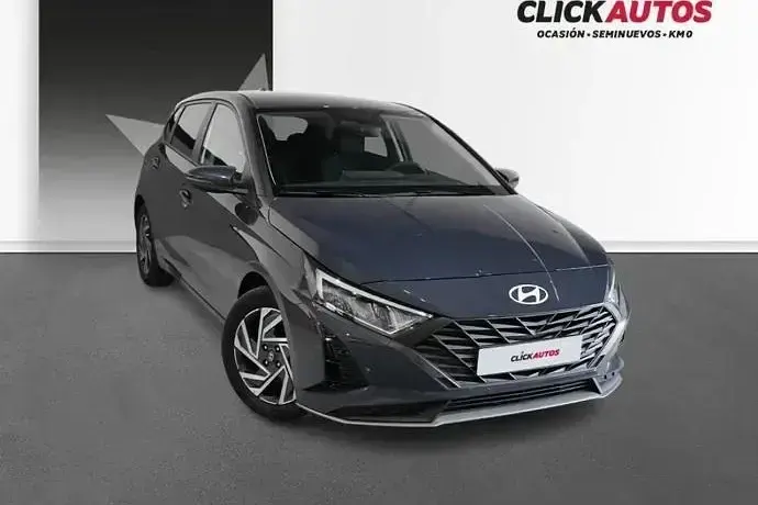 Usado Hyundai i20 80 CV (58 kW) 2025 Gris Utilitario
