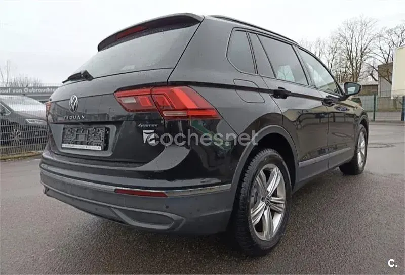 Käytetty VW Tiguan R-line 200 HP (147 kW) 2020 Musta Katumaasturi