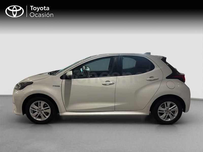 Usado Toyota Yaris Hybrid Active 116 CV (85 kW) 2021 Blanco Berlina