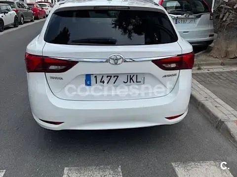 Usado Toyota Avensis Advance 143 CV (105 kW) 2015 Blanco Familiar