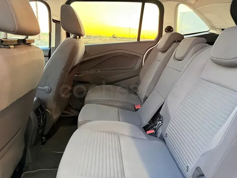 Usado Ford Grand C-Max Titanium 150 CV (110 kW) 2015 Gris / plata Monovolumen