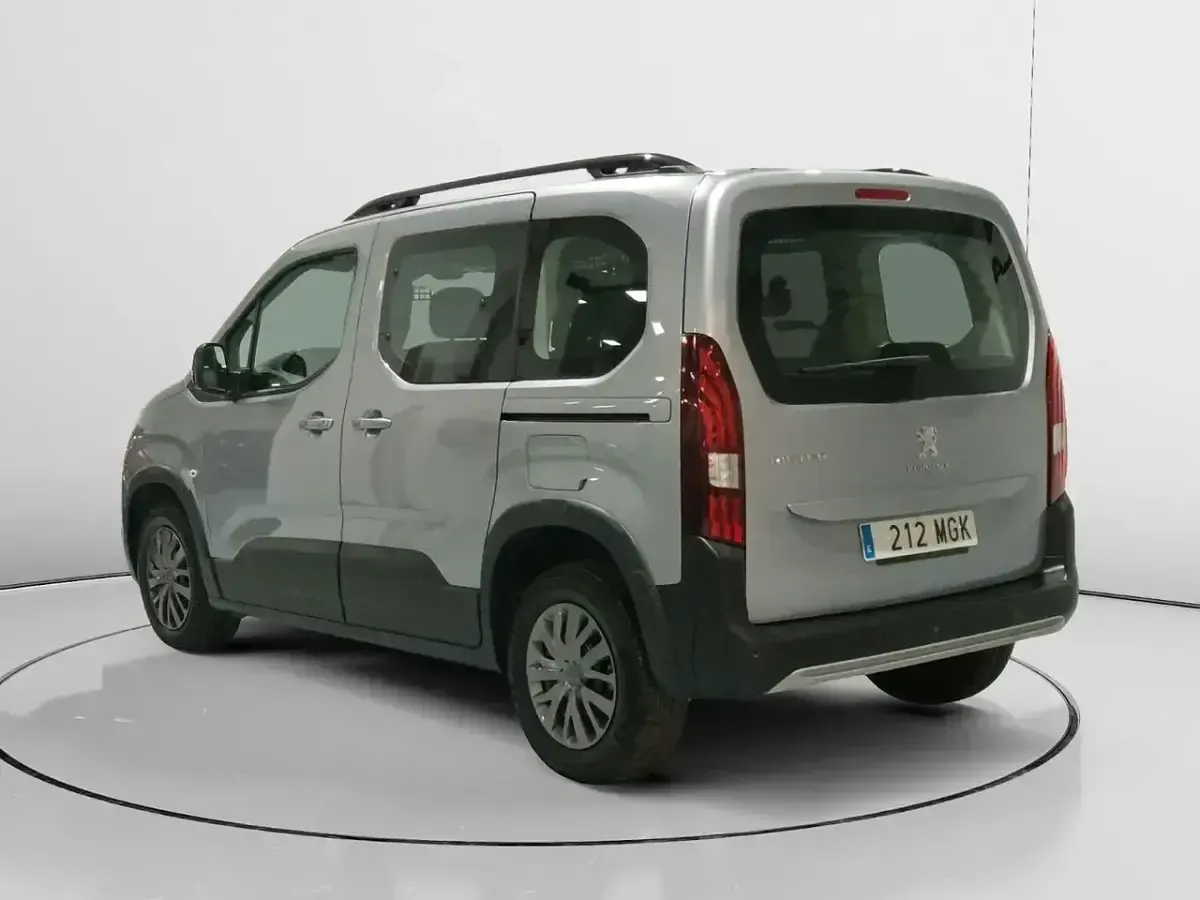 Usado Peugeot Rifter Allure 131 CV (96 kW) 2023 Gris Monovolumen