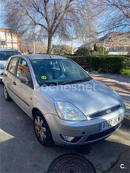Gris / plata Usado 2005 Ford Fiesta Berlina | 2800 € (Precio justo) - Imagen 1/4