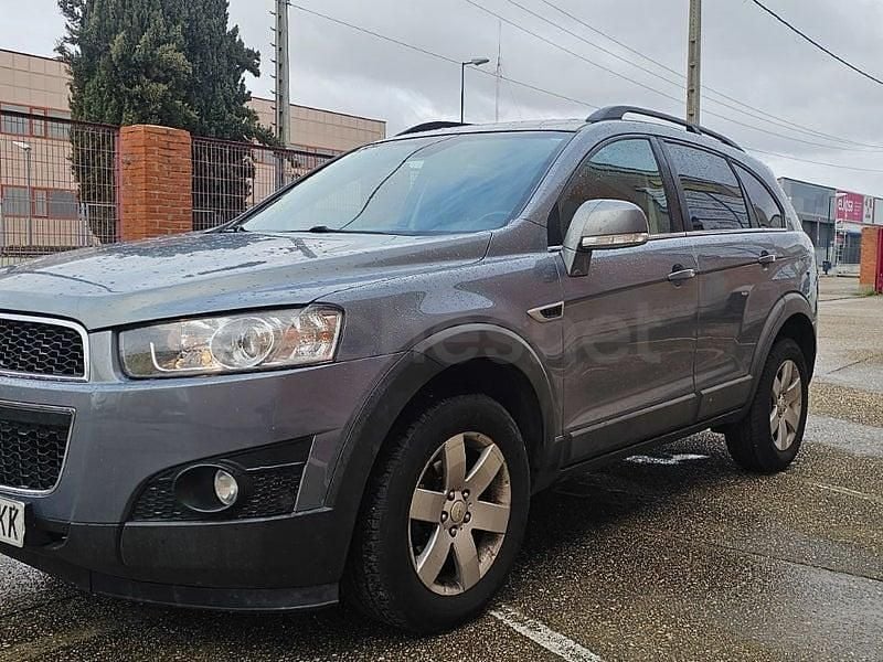 Usado Chevrolet Captiva LT 184 CV (135 kW) 2011 Gris / plata SUV