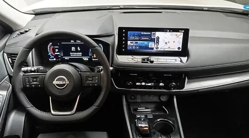 Usado Nissan X-Trail 213 CV (156 kW) 2025 Kori white black metalizado SUV