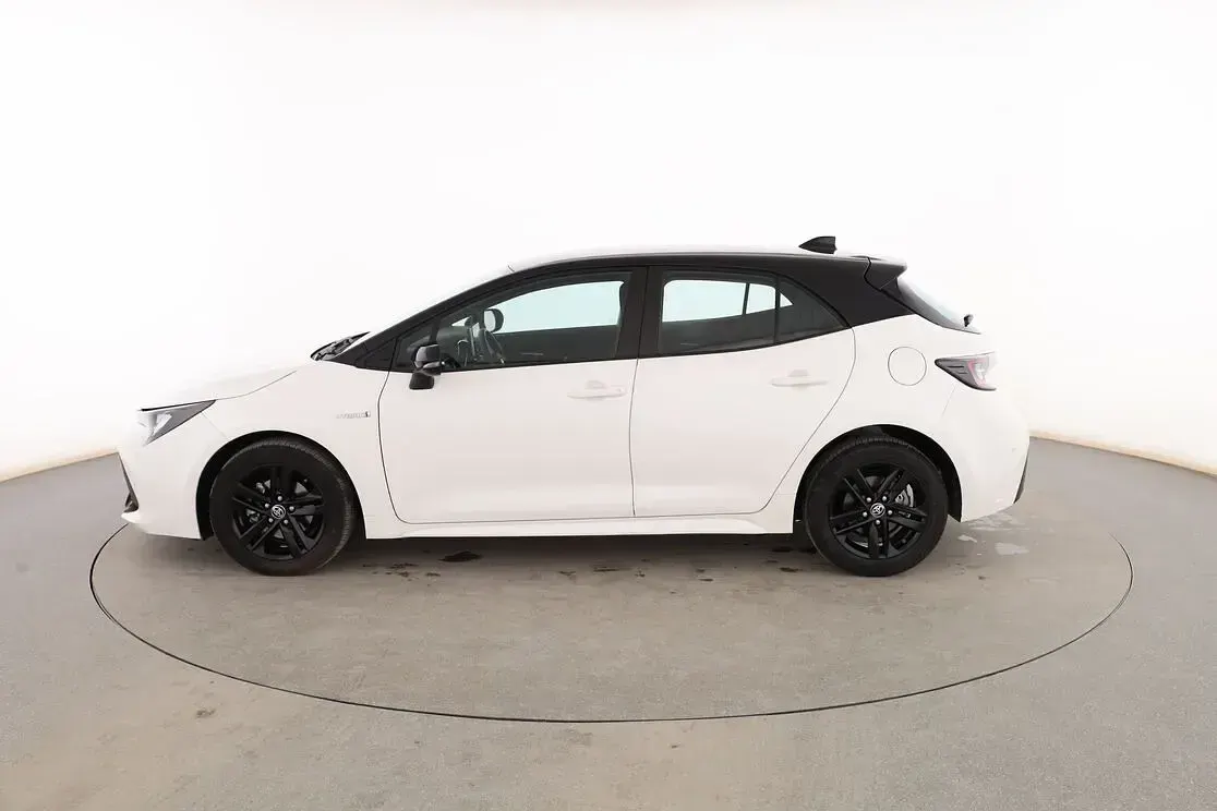 Usado Toyota Corolla Active 125 CV (91 kW) 2021 Blanco Berlina