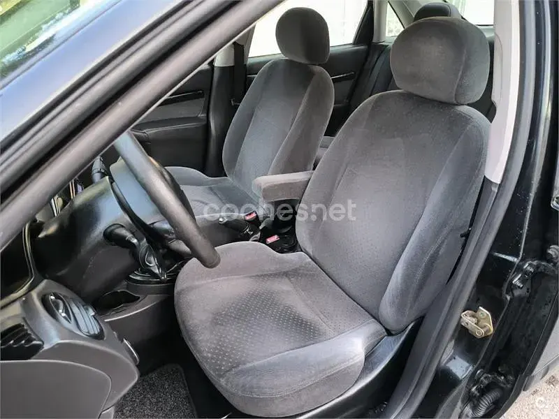 Używany Ford Focus Ghia 100 KM (73 kW) 2004 Czarny Sedan/Limuzyna