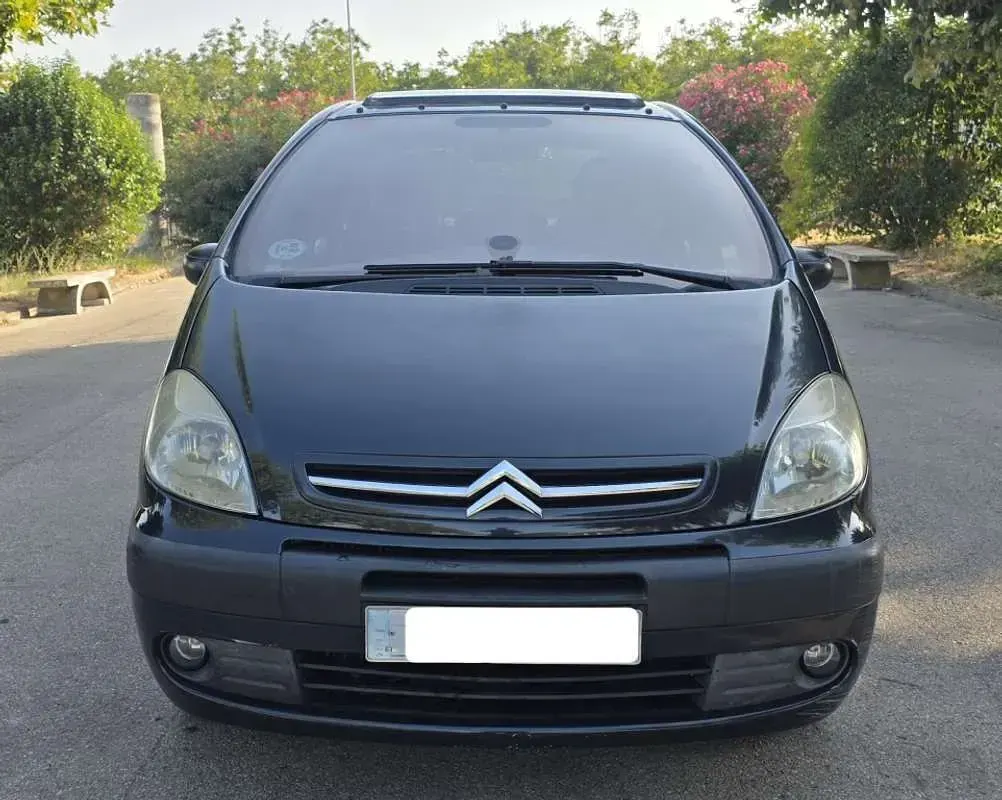 Usado Citroën Xsara Picasso Exclusive 109 CV (80 kW) 2006 Negro Monovolumen