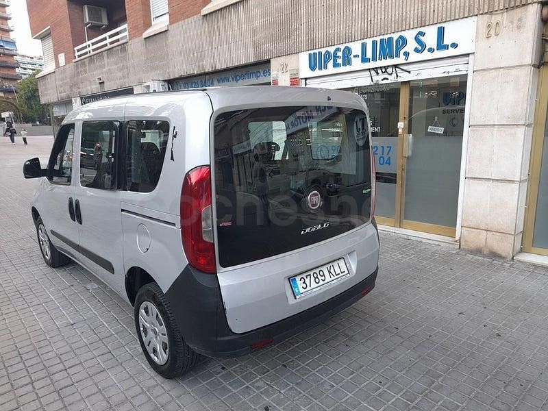 Usado Fiat Doblò Easy 95 CV (69 kW) 2019 Gris / plata Monovolumen