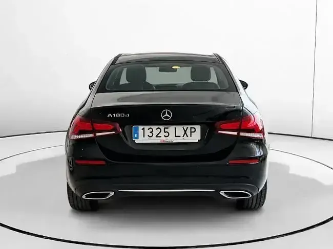 Usado Mercedes A180 116 CV (85 kW) 2022 Negro Berlina