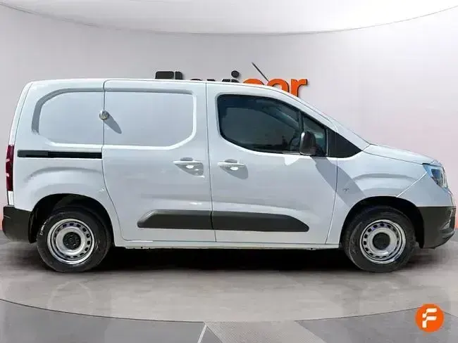 Usado Opel Combo Edition 102 HP (75 kW) 2023 Branco Monovolume